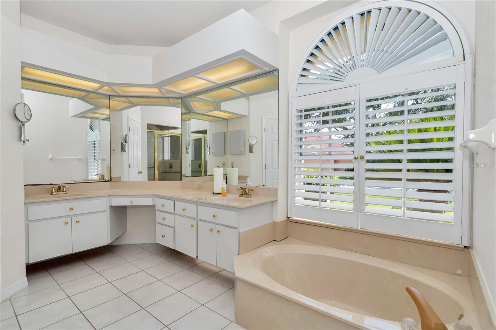 Listing photo id 24 for 5210 Camberlea Avenue