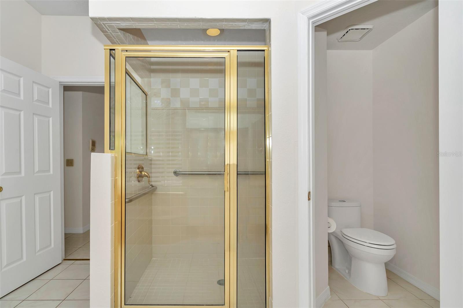 Listing photo id 25 for 5210 Camberlea Avenue