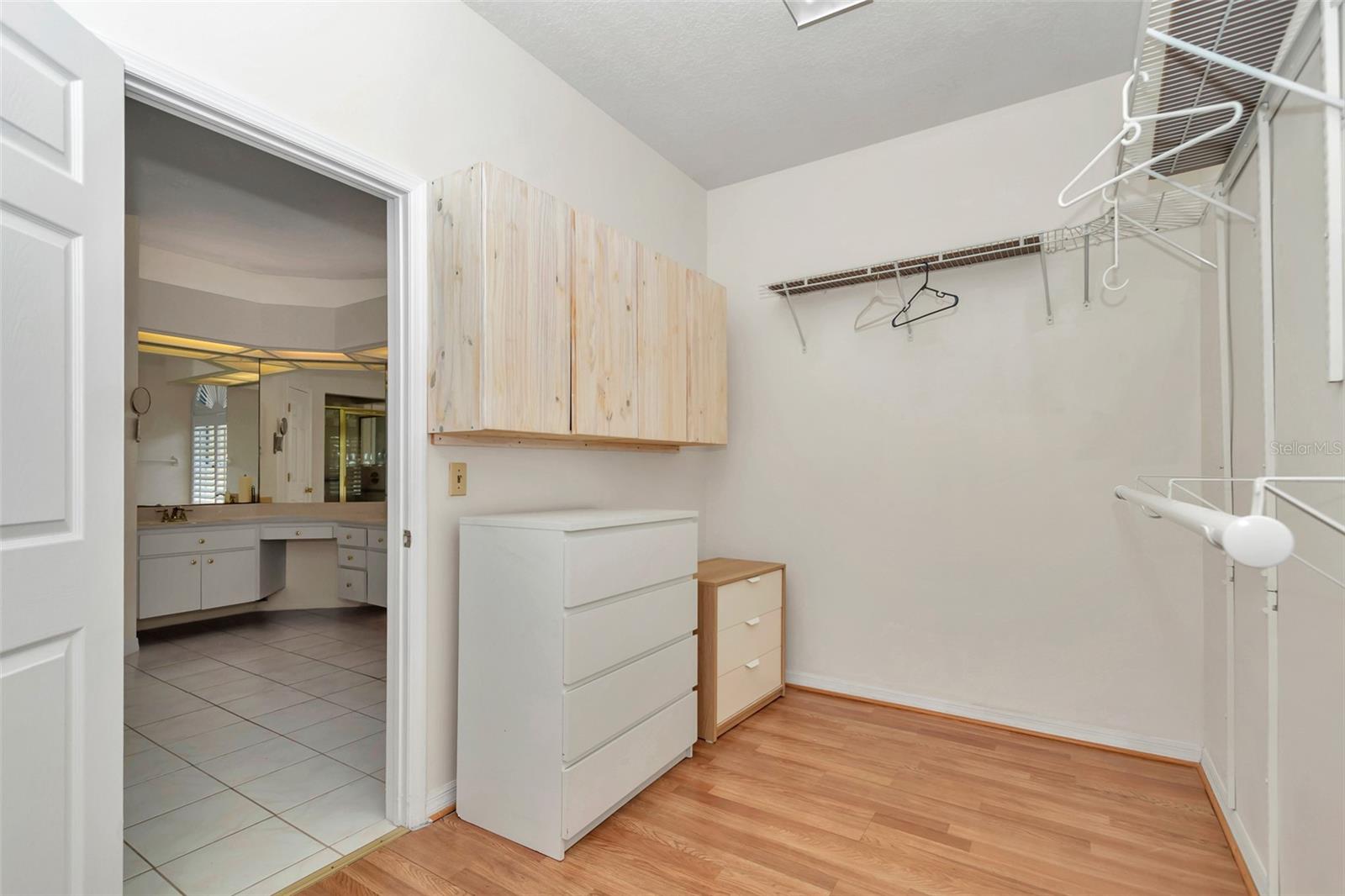 Listing photo id 26 for 5210 Camberlea Avenue