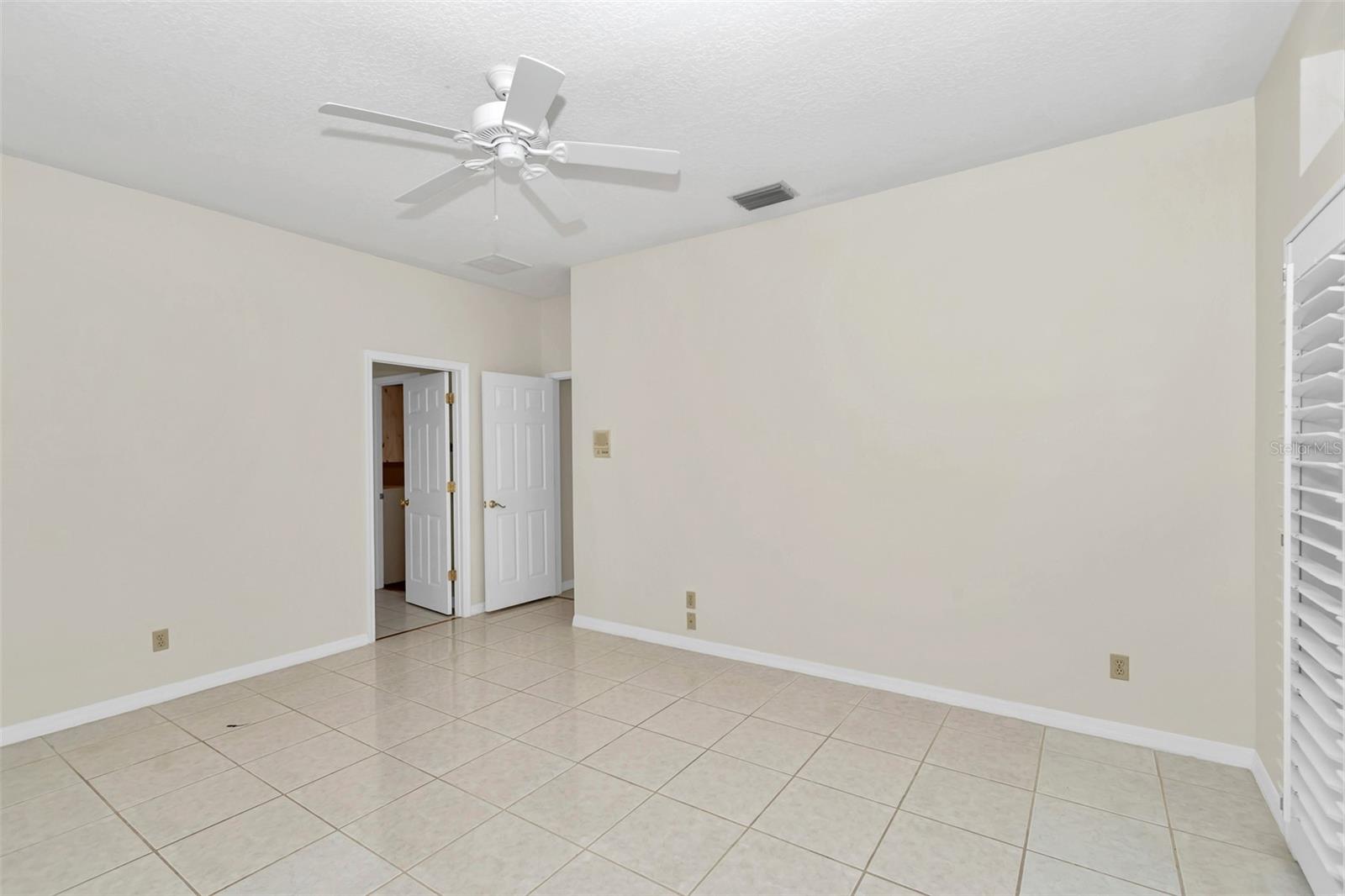 Listing photo id 27 for 5210 Camberlea Avenue