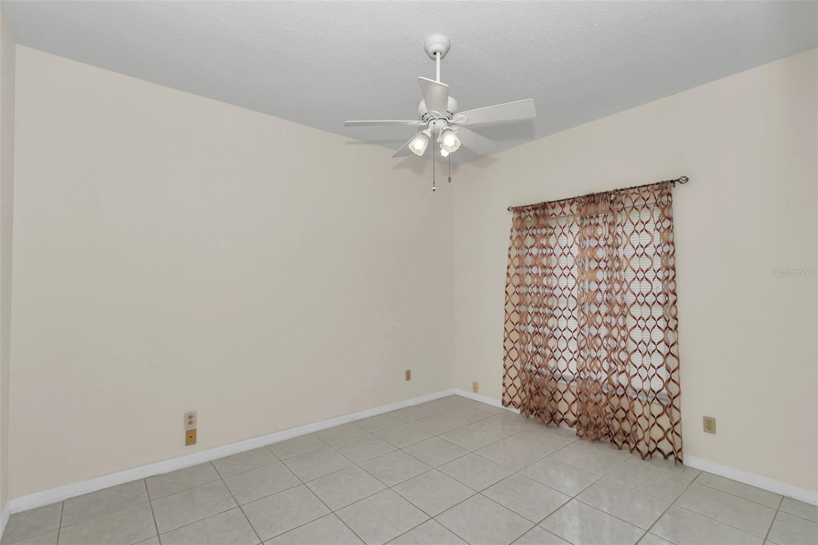 Listing photo id 28 for 5210 Camberlea Avenue