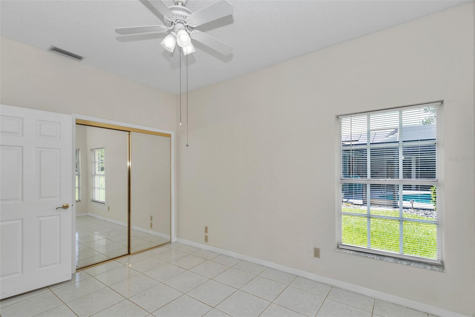 Listing photo id 29 for 5210 Camberlea Avenue