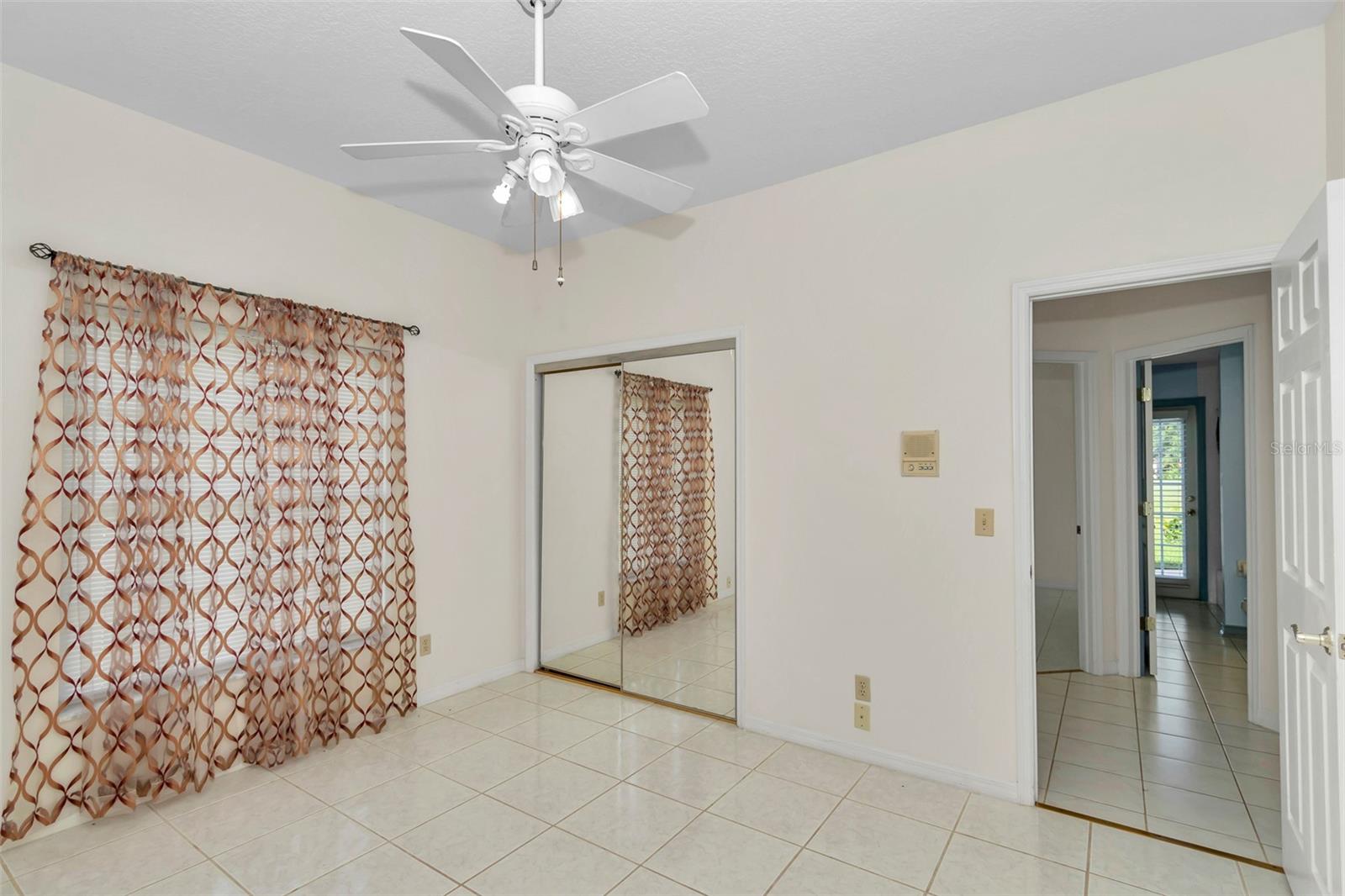 Listing photo id 30 for 5210 Camberlea Avenue