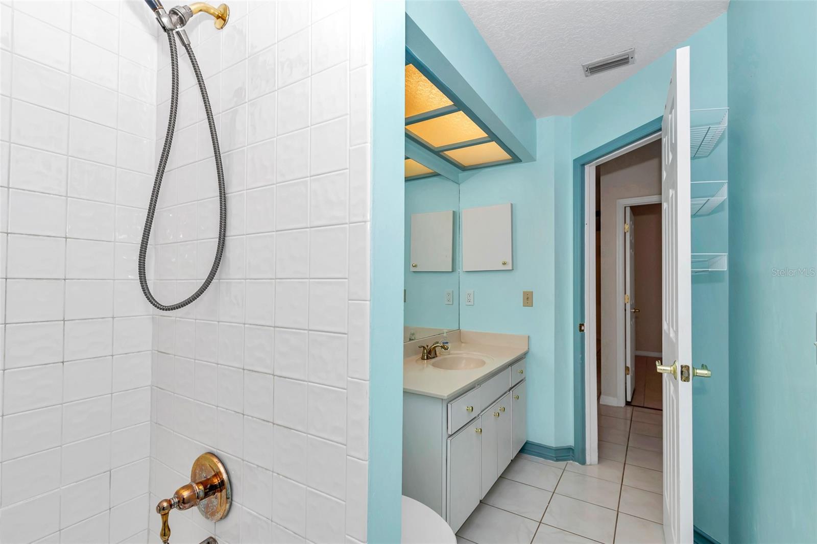 Listing photo id 32 for 5210 Camberlea Avenue