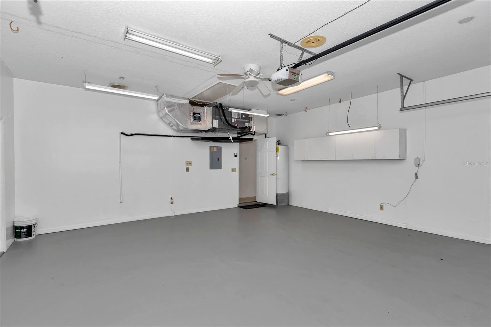 Listing photo id 35 for 5210 Camberlea Avenue