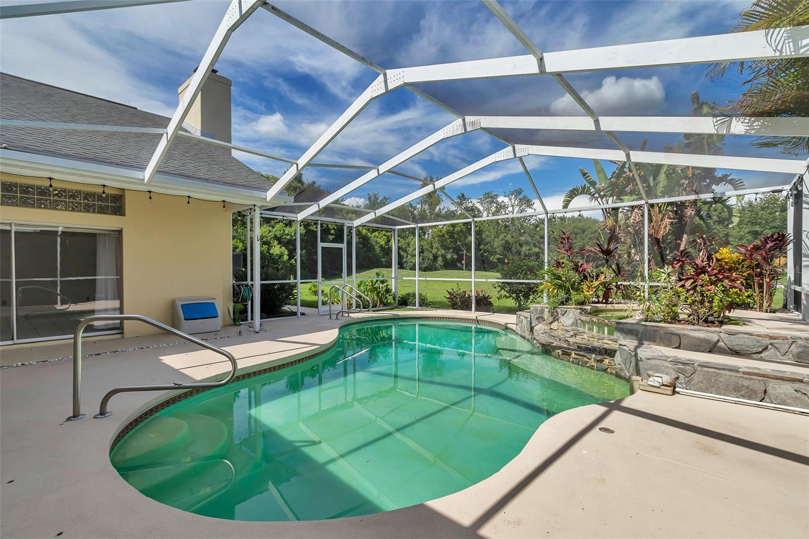 Listing photo id 40 for 5210 Camberlea Avenue