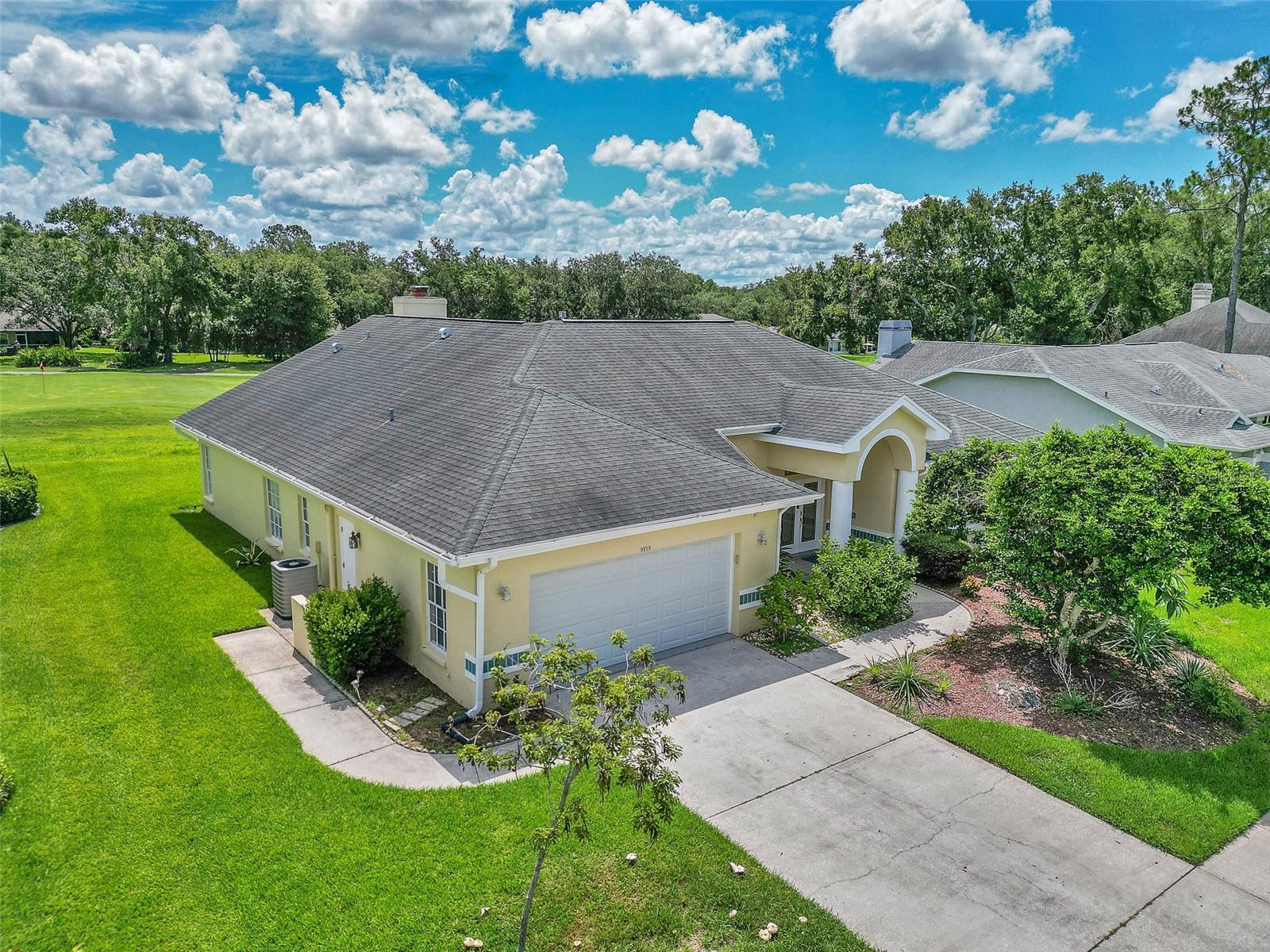 Listing photo id 3 for 5210 Camberlea Avenue