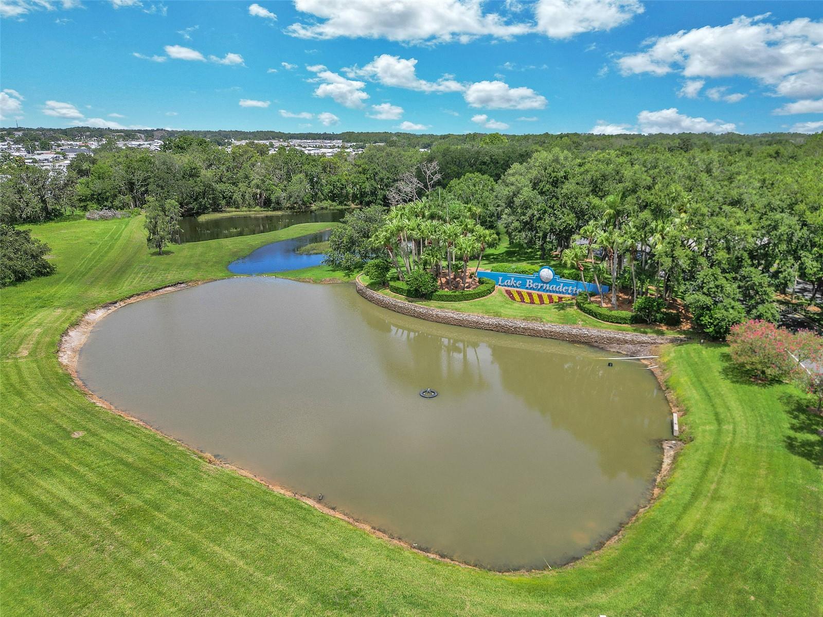 Listing photo id 54 for 5210 Camberlea Avenue