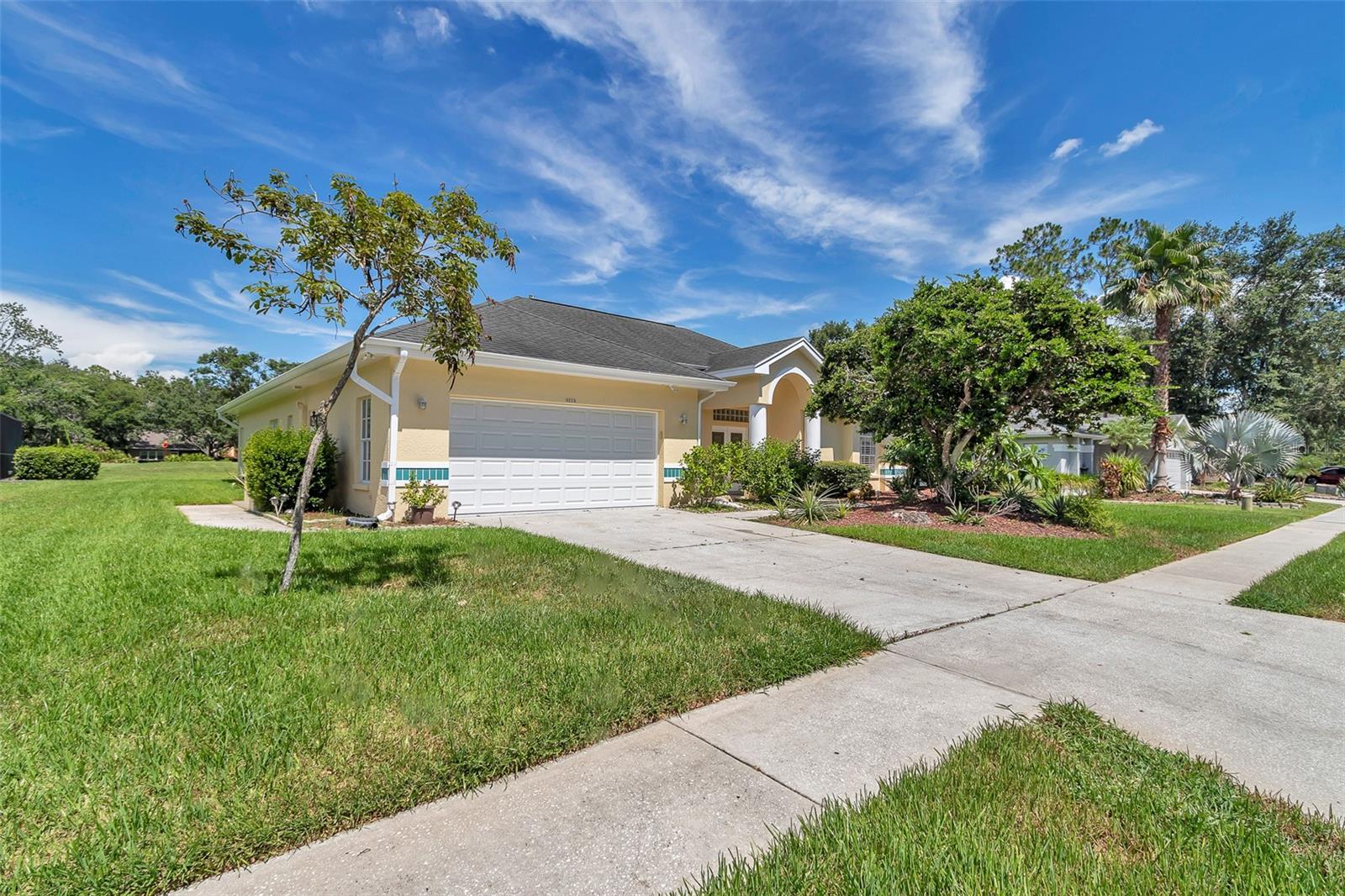 Listing photo id 4 for 5210 Camberlea Avenue