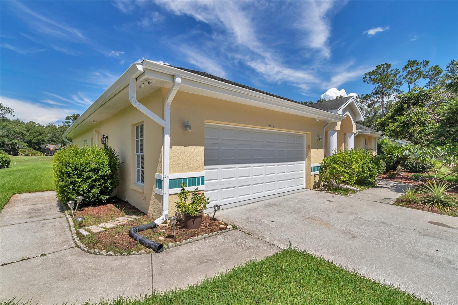 Listing photo id 5 for 5210 Camberlea Avenue
