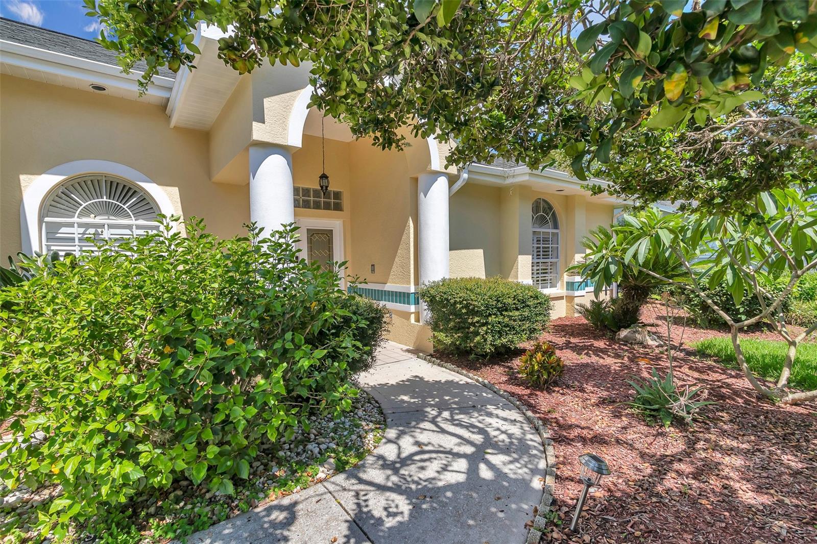 Listing photo id 6 for 5210 Camberlea Avenue