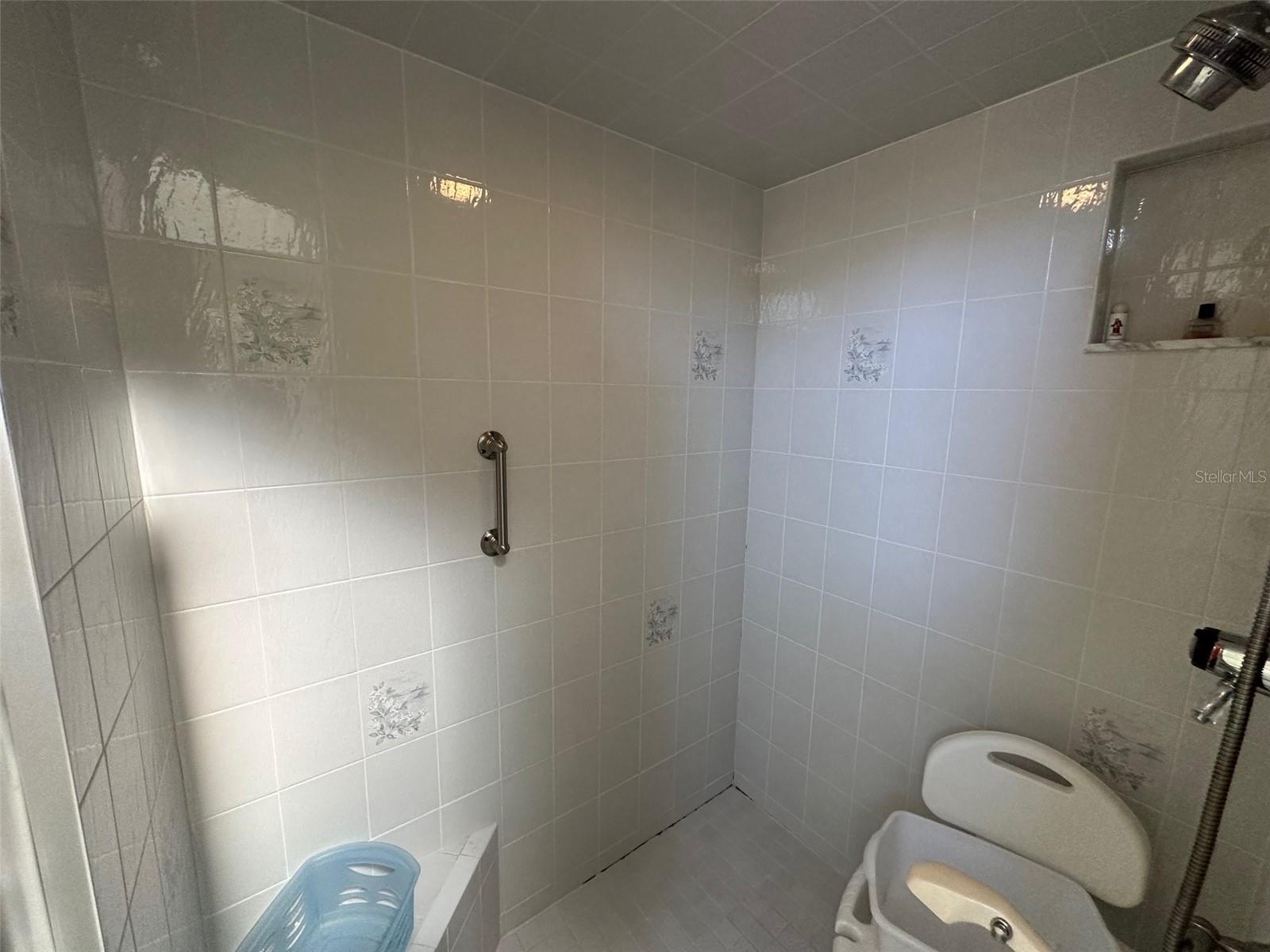Image 15 of 35 For 833 Lafayette Way