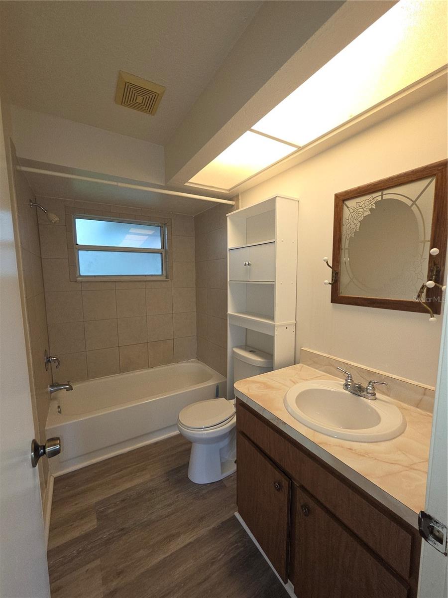 Listing photo id 8 for 501 Jefferson Street