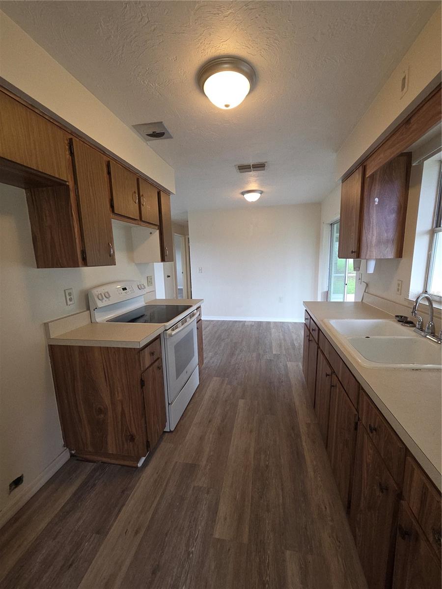 Listing photo id 4 for 501 Jefferson Street