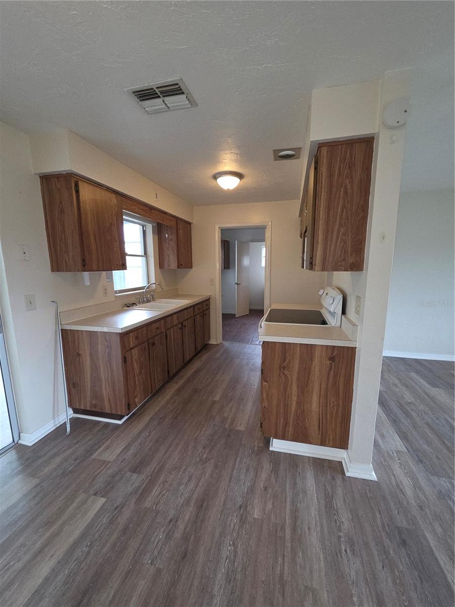 Listing photo id 5 for 501 Jefferson Street