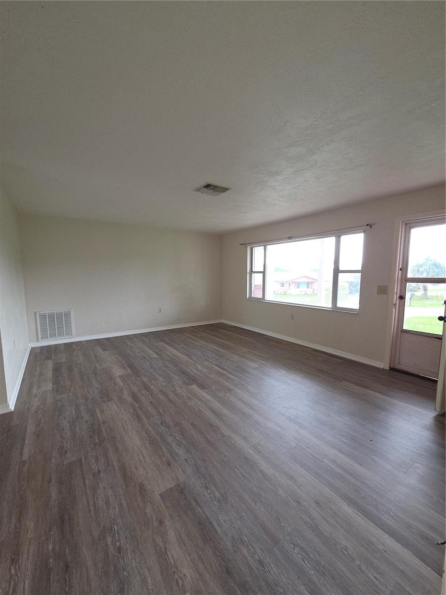 Listing photo id 6 for 501 Jefferson Street