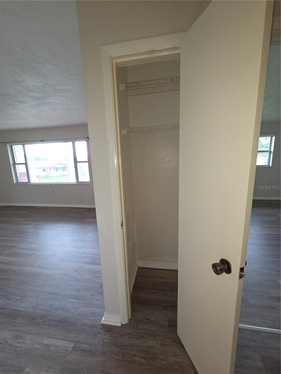 Listing photo id 7 for 501 Jefferson Street