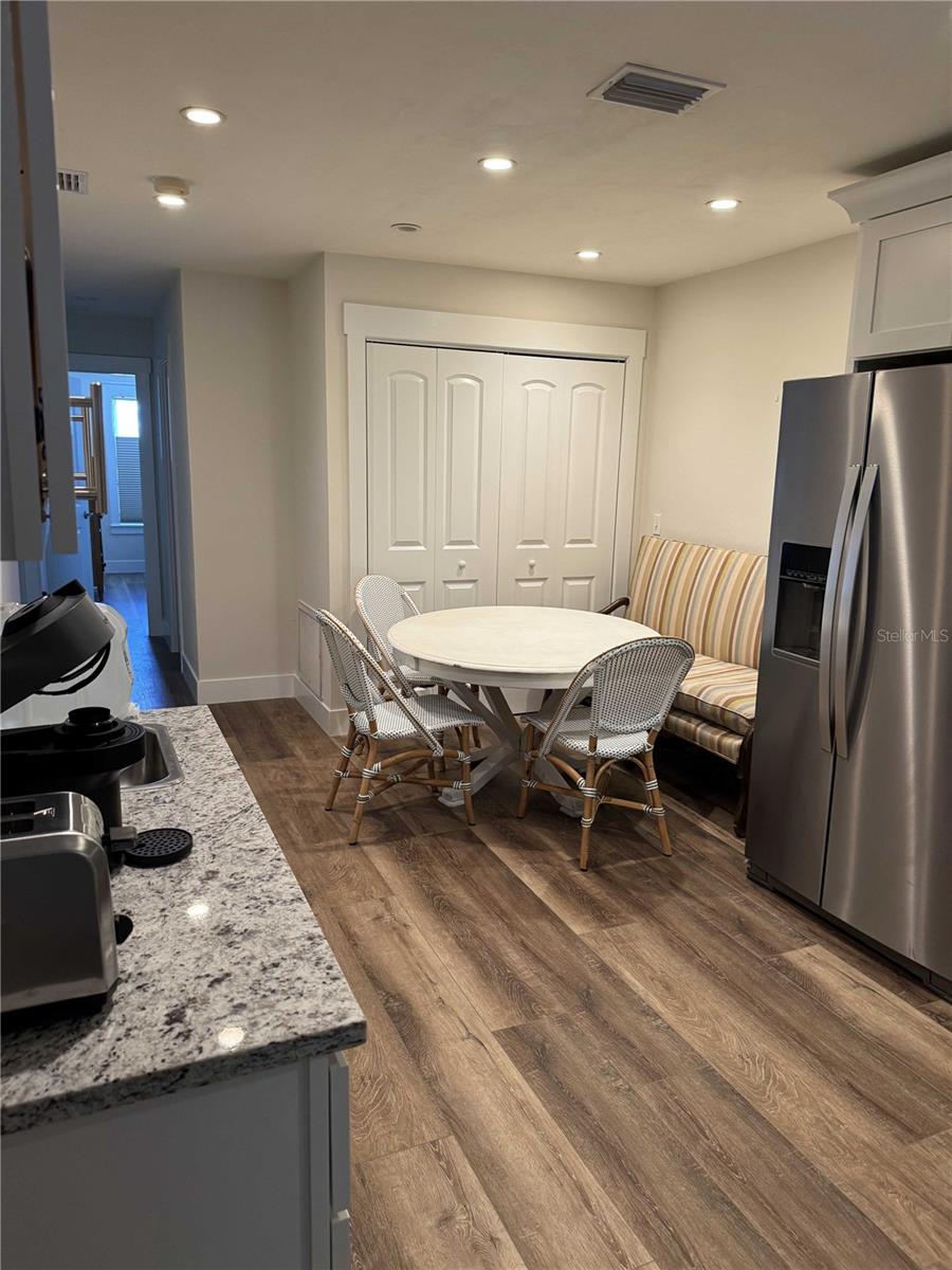 Image 4 of 33 For 30 Valare Lane 102c