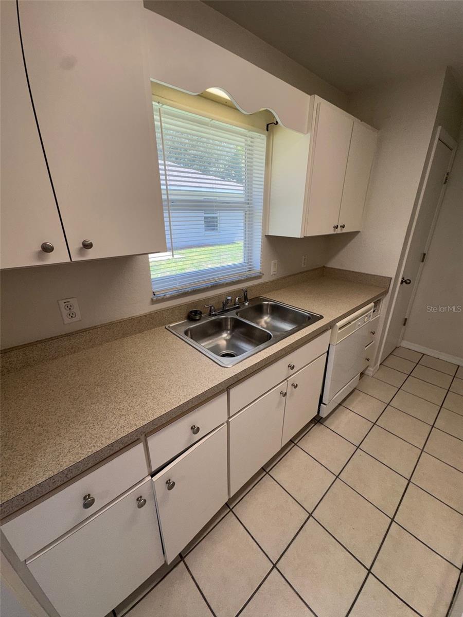 Image 7 of 20 For 11322-11322 55th Avenue Road 1301
