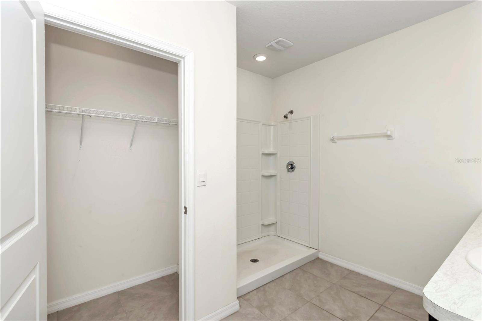 Image 22 of 40 For 27 Hickory Course Lane