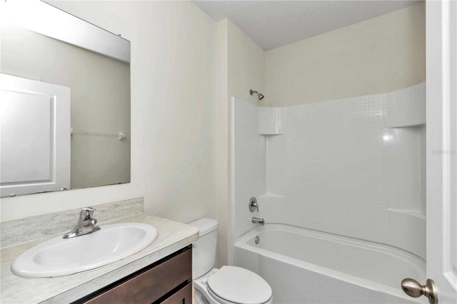 Image 28 of 40 For 27 Hickory Course Lane