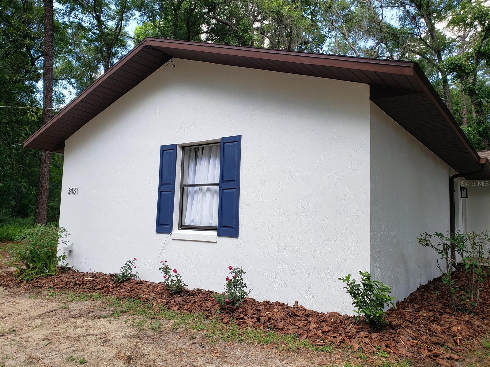 Listing photo id 0 for 3425 56th Avenue