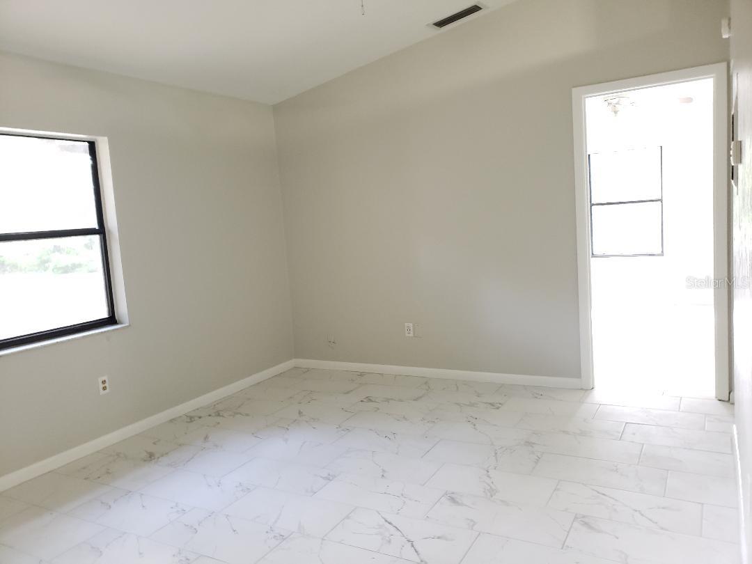 Listing photo id 7 for 3425 56th Avenue