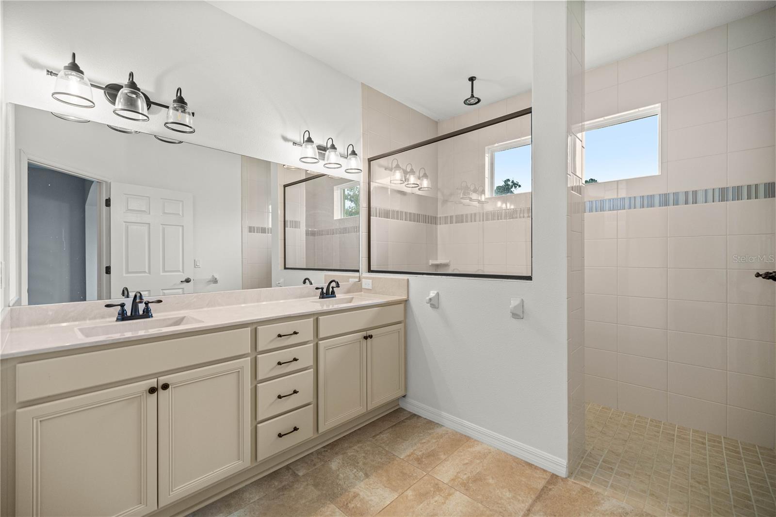 Image 16 of 33 For 950 46th Place
