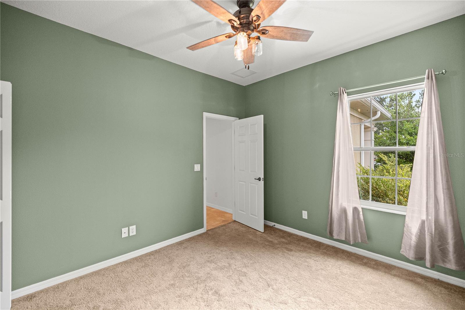 Image 20 of 33 For 950 46th Place