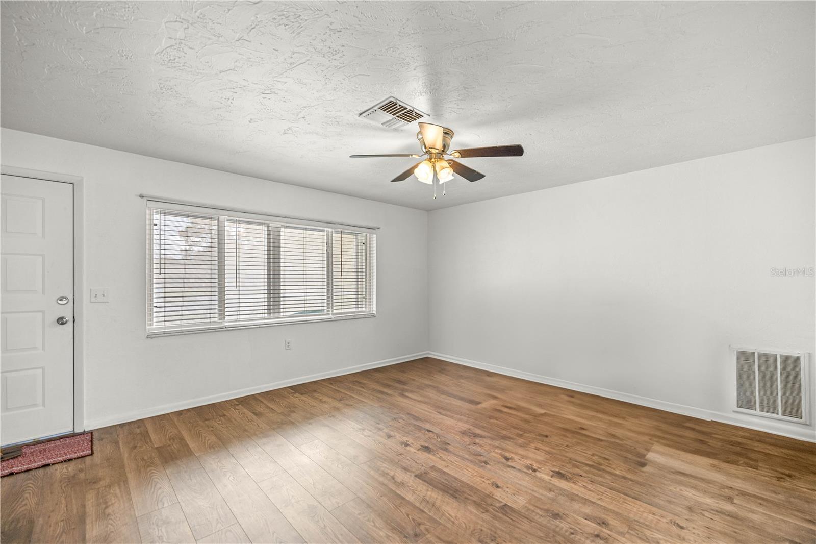 Listing photo id 9 for 316 Lincoln Avenue