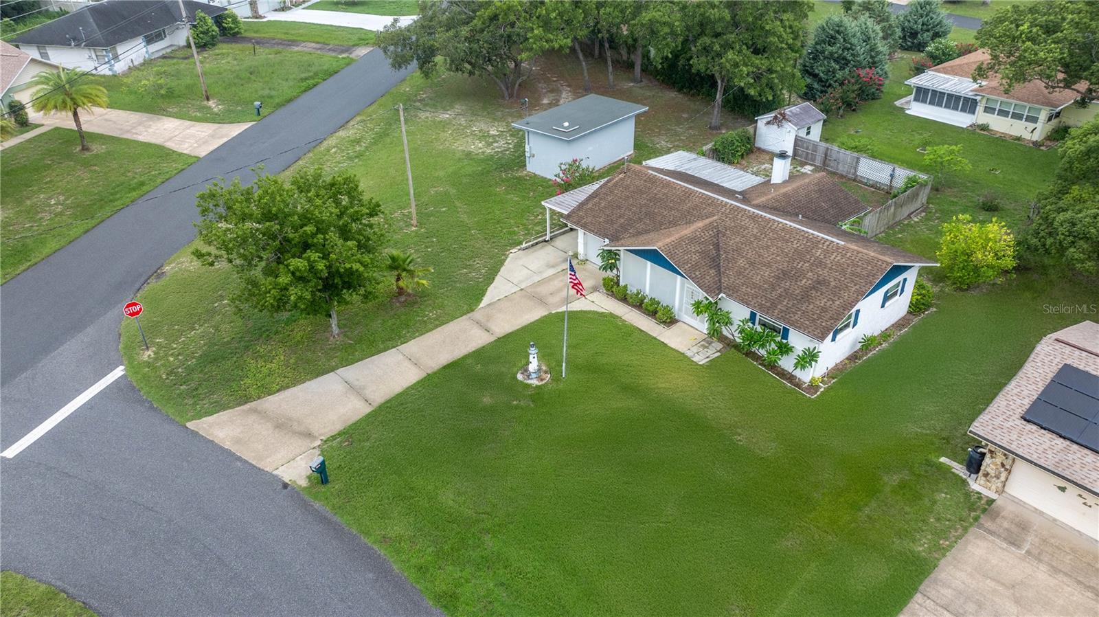 Listing photo id 2 for 316 Lincoln Avenue