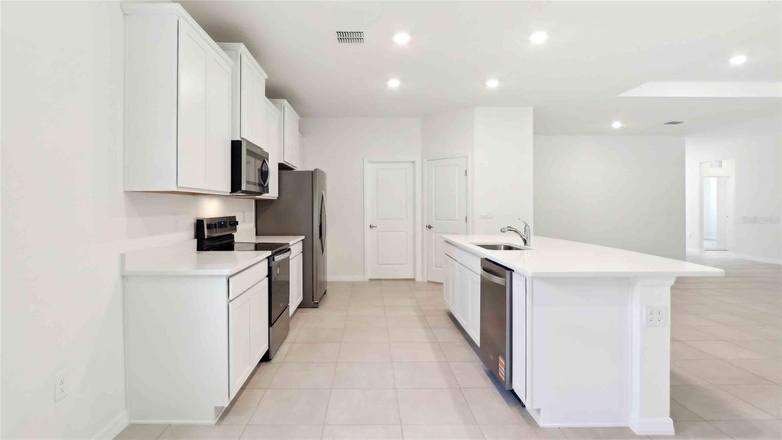 Listing photo id 12 for 11282 Curio Drive