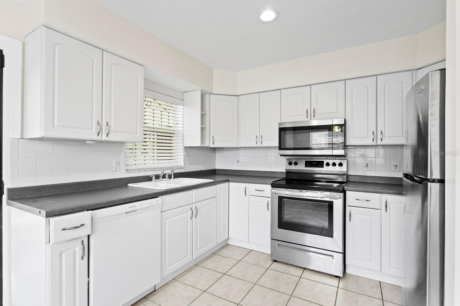 Image 11 of 27 For 107 Woodlawn Avenue