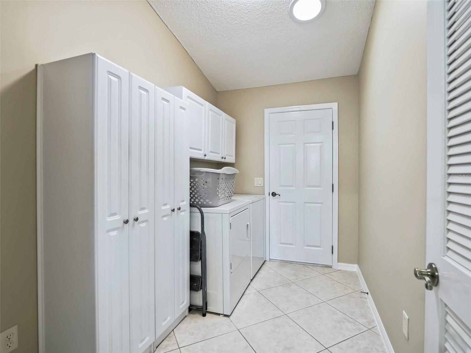 Image 22 of 25 For 1095 Blythe Way