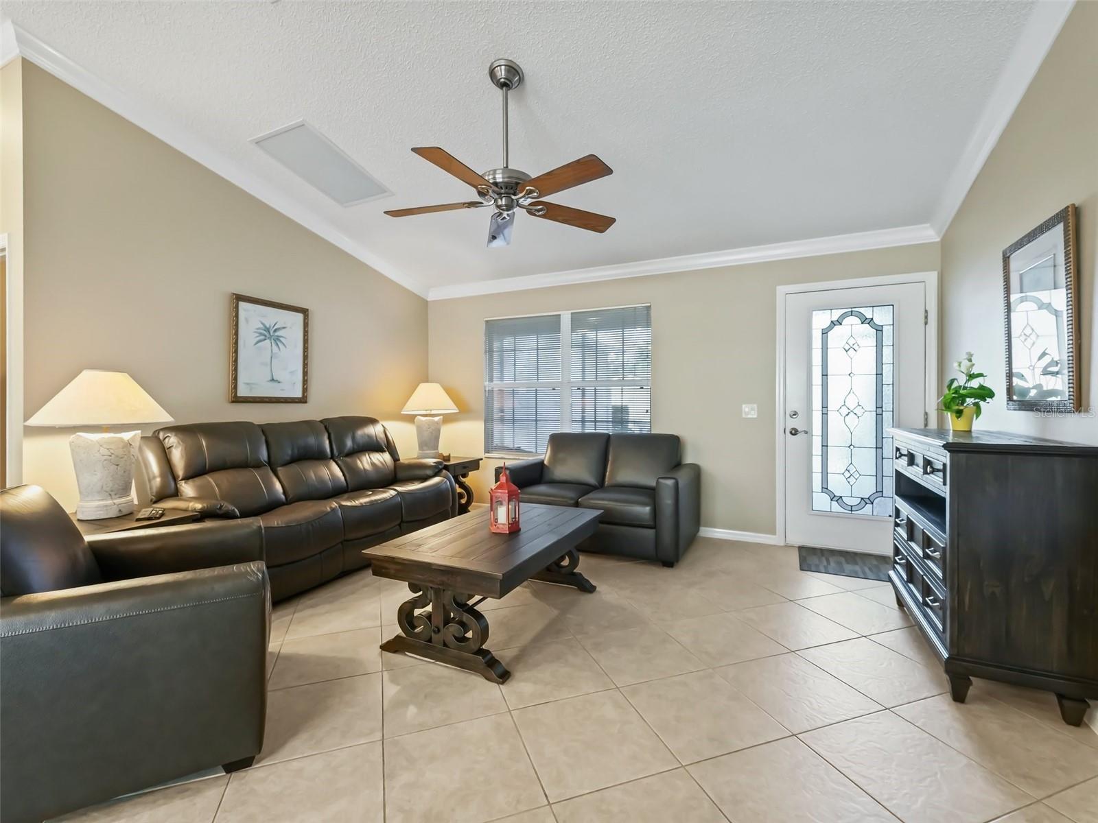 Image 4 of 25 For 1095 Blythe Way