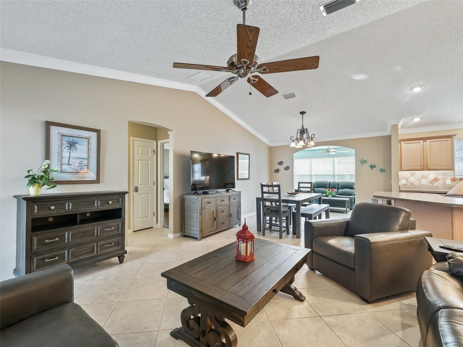 Image 5 of 25 For 1095 Blythe Way