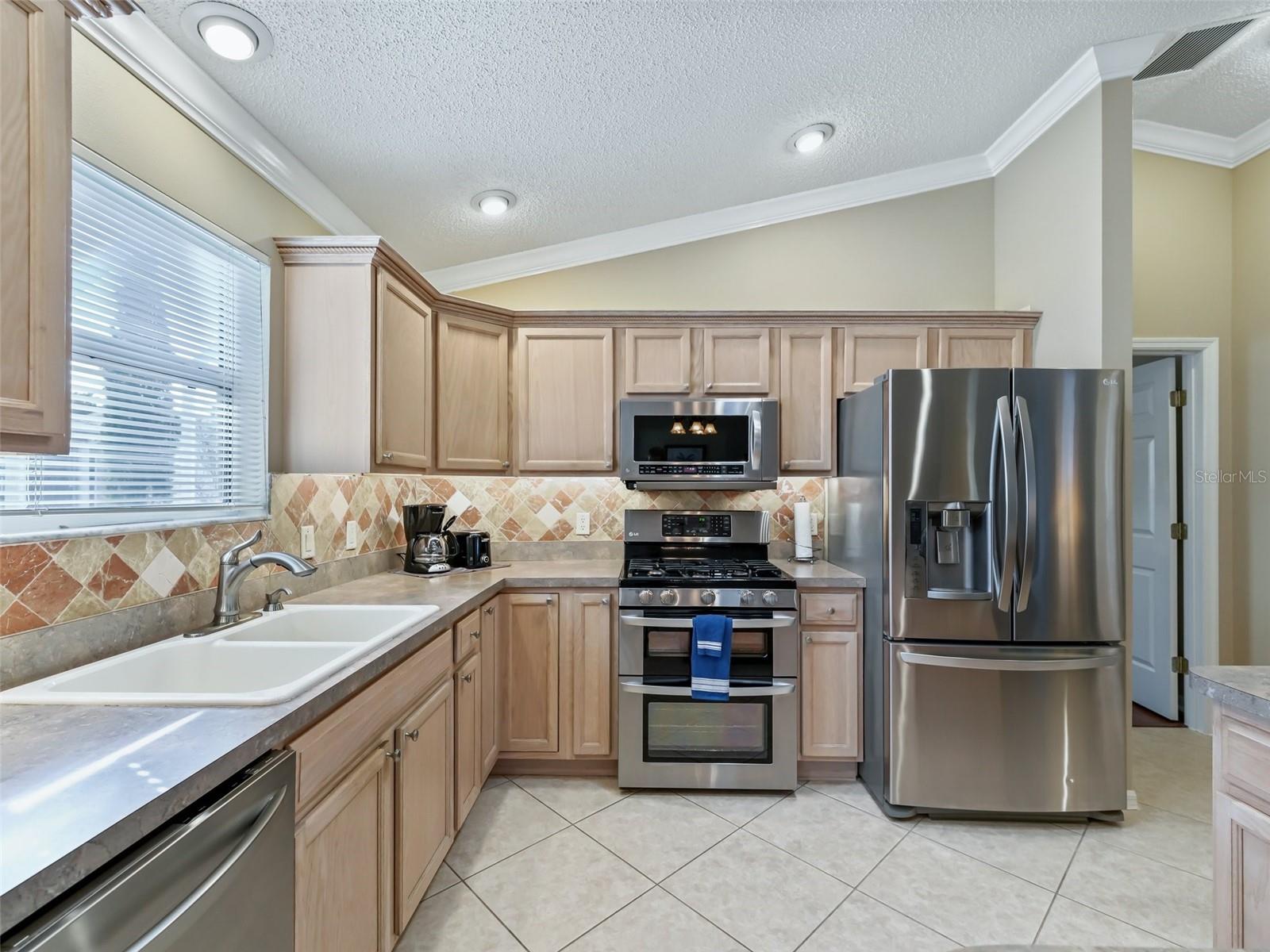 Image 7 of 25 For 1095 Blythe Way