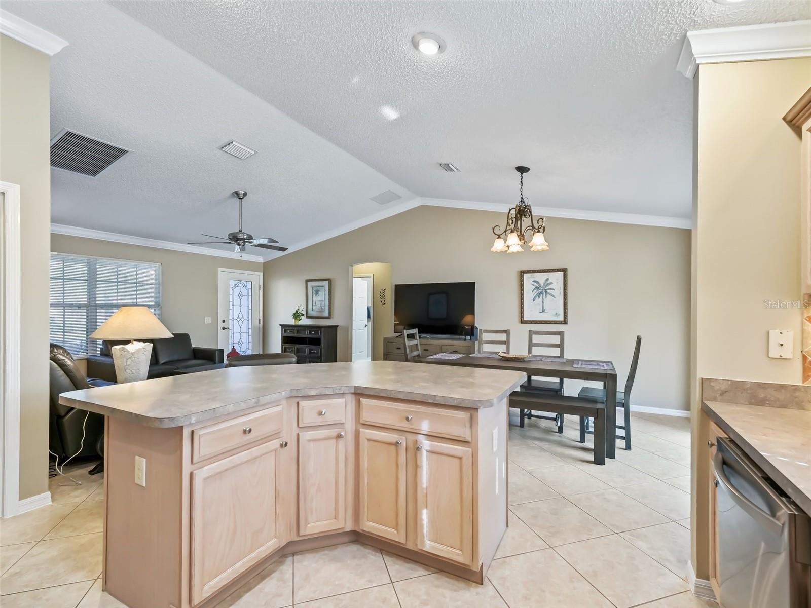 Image 8 of 25 For 1095 Blythe Way