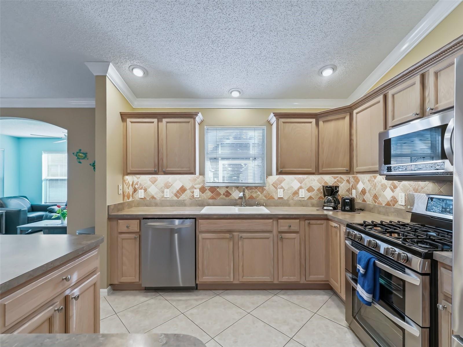 Image 9 of 25 For 1095 Blythe Way