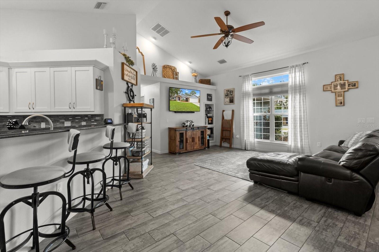 Listing photo id 13 for 5317 Tortuga Loop