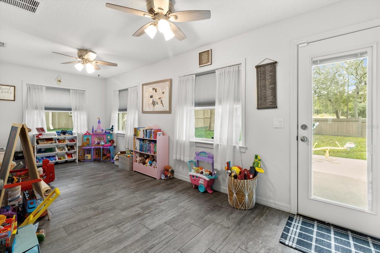 Listing photo id 17 for 5317 Tortuga Loop