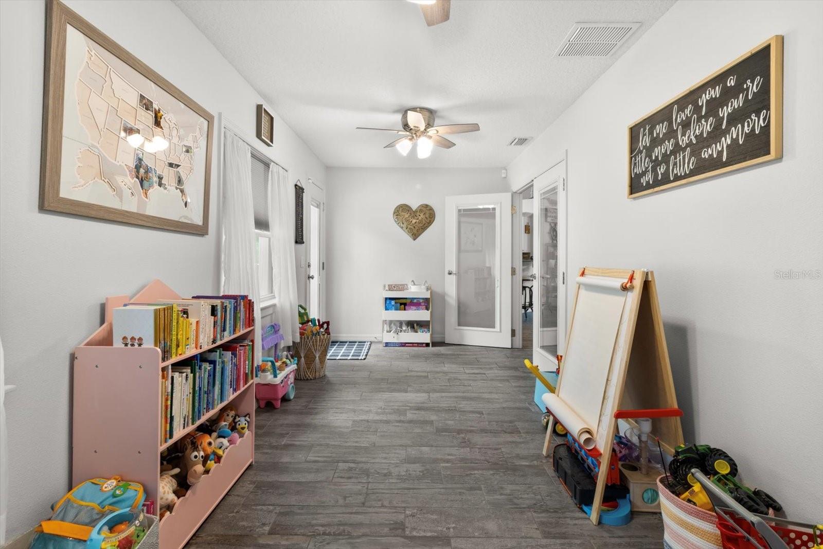 Listing photo id 18 for 5317 Tortuga Loop