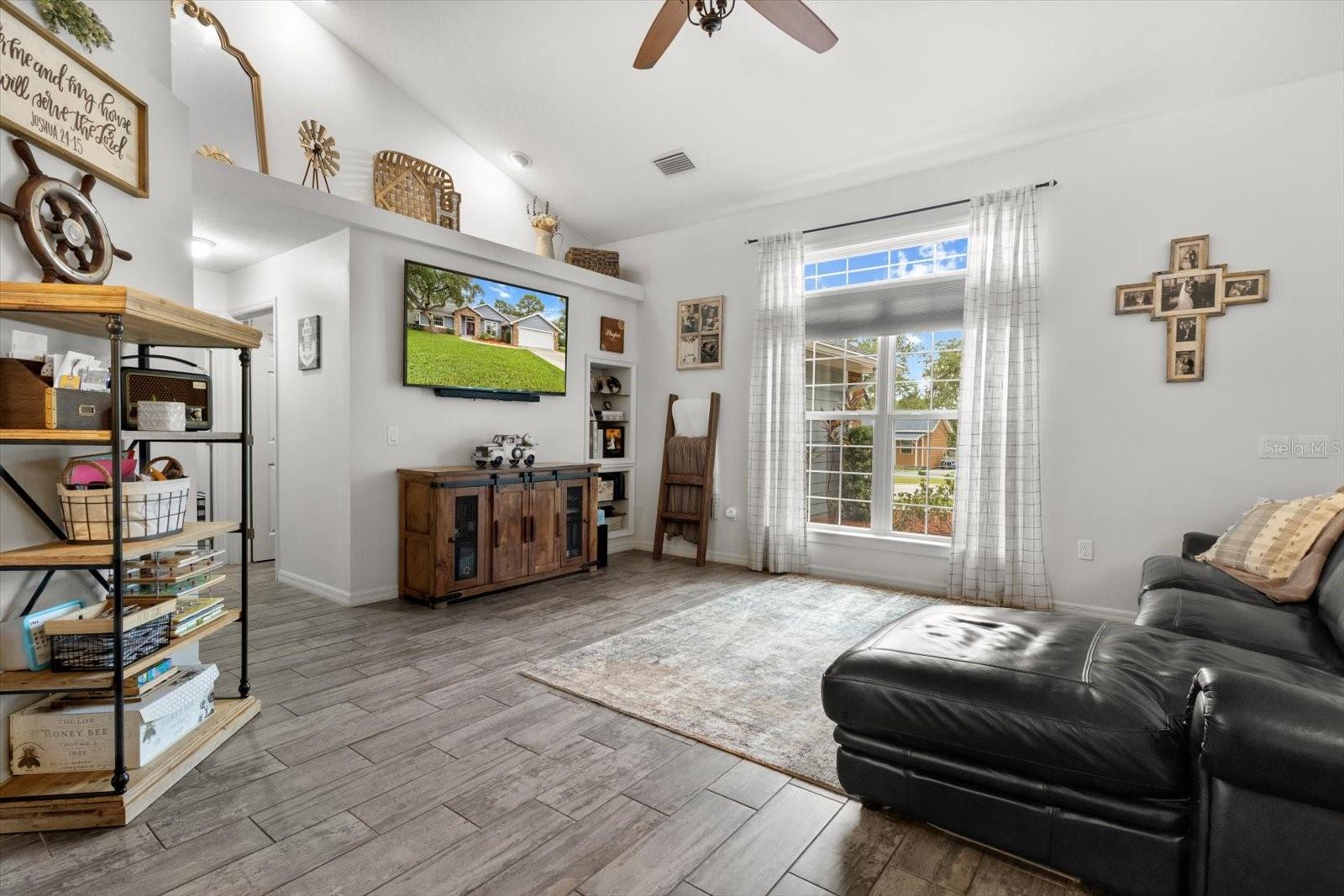 Listing photo id 5 for 5317 Tortuga Loop