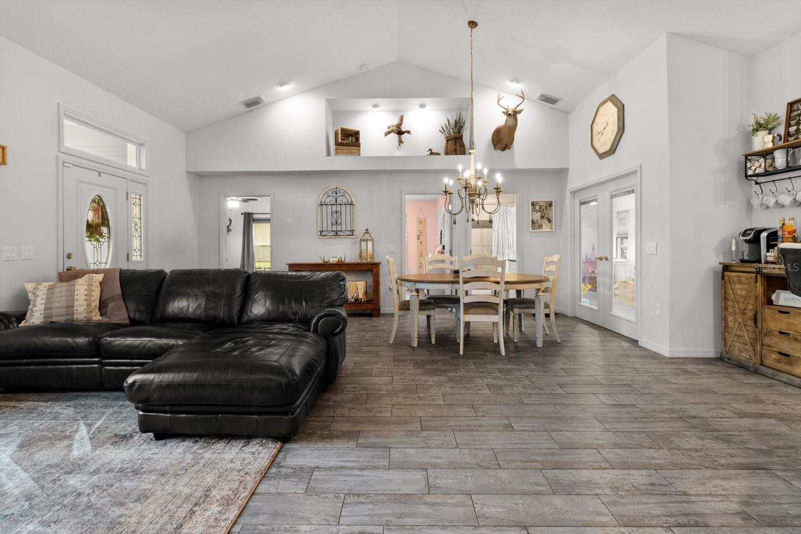 Listing photo id 6 for 5317 Tortuga Loop