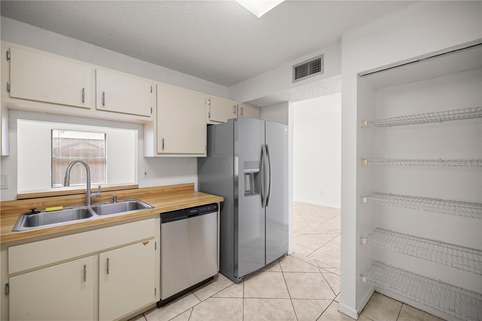 Image 7 of 22 For 2701 10th Street 403