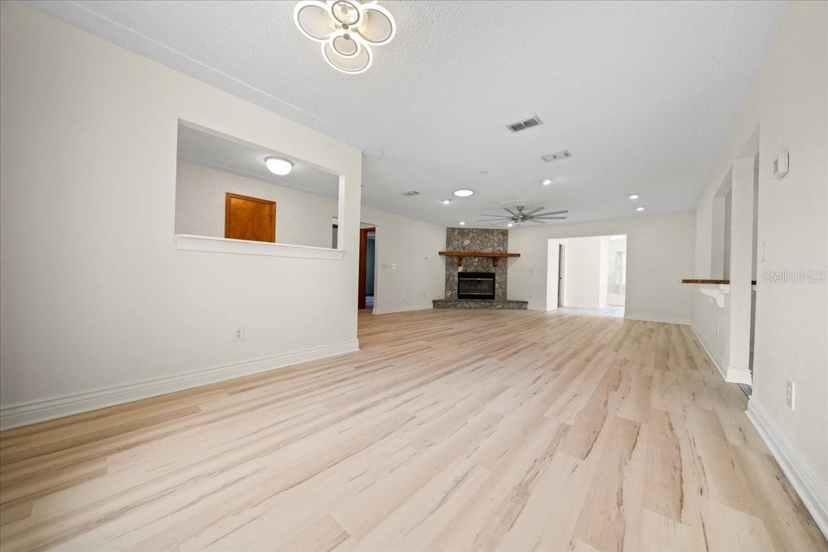 Image 11 of 39 For 17469 35th Avenue Road