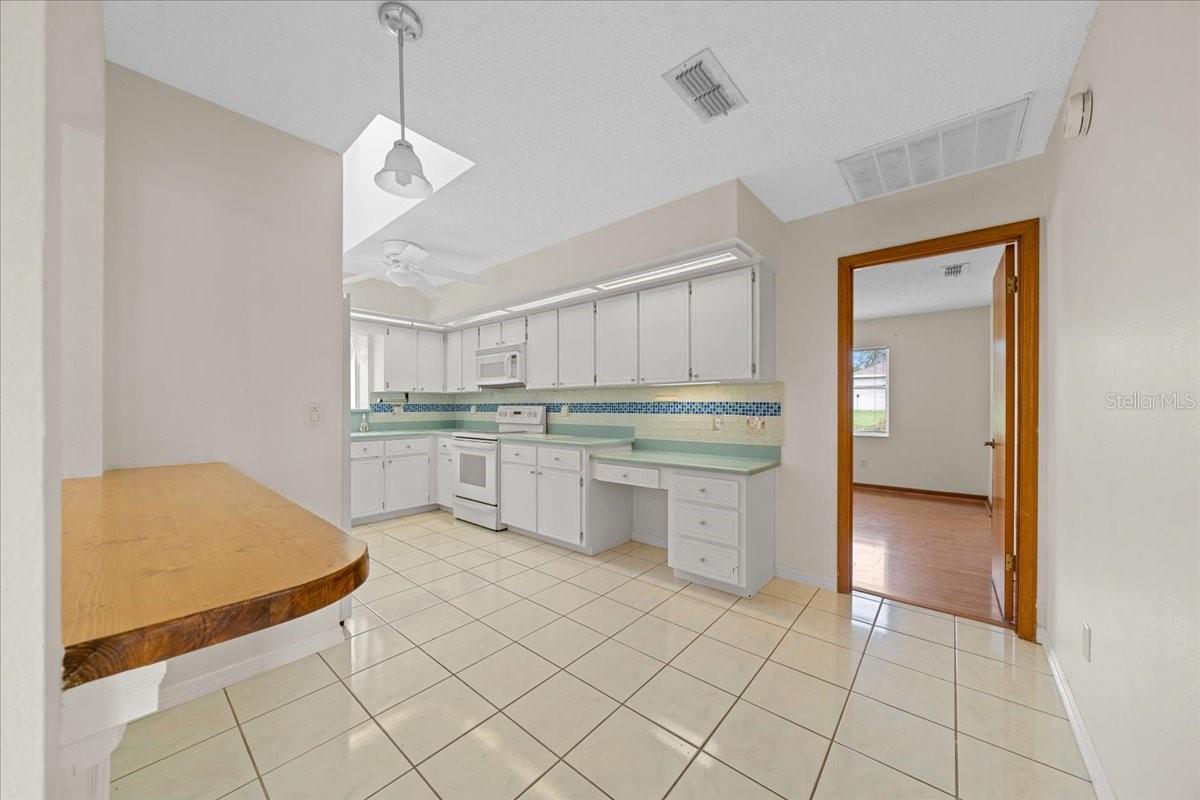 Image 12 of 39 For 17469 35th Avenue Road