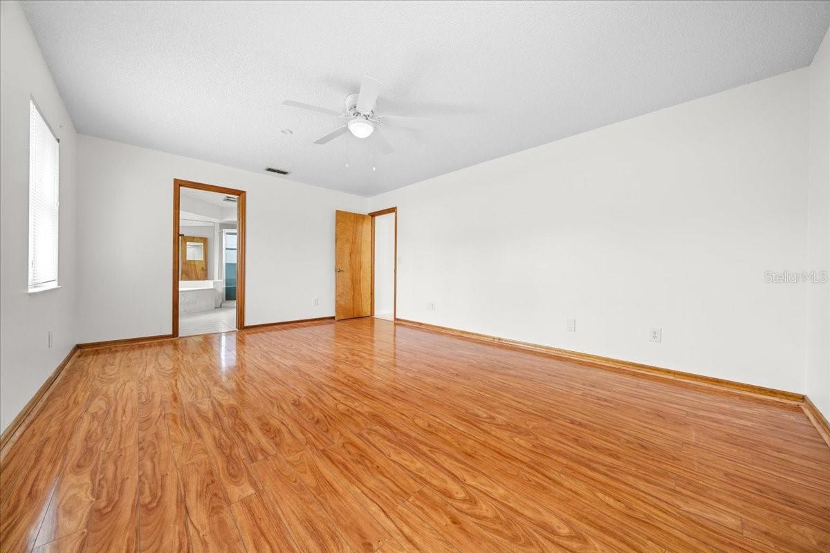 Image 17 of 39 For 17469 35th Avenue Road