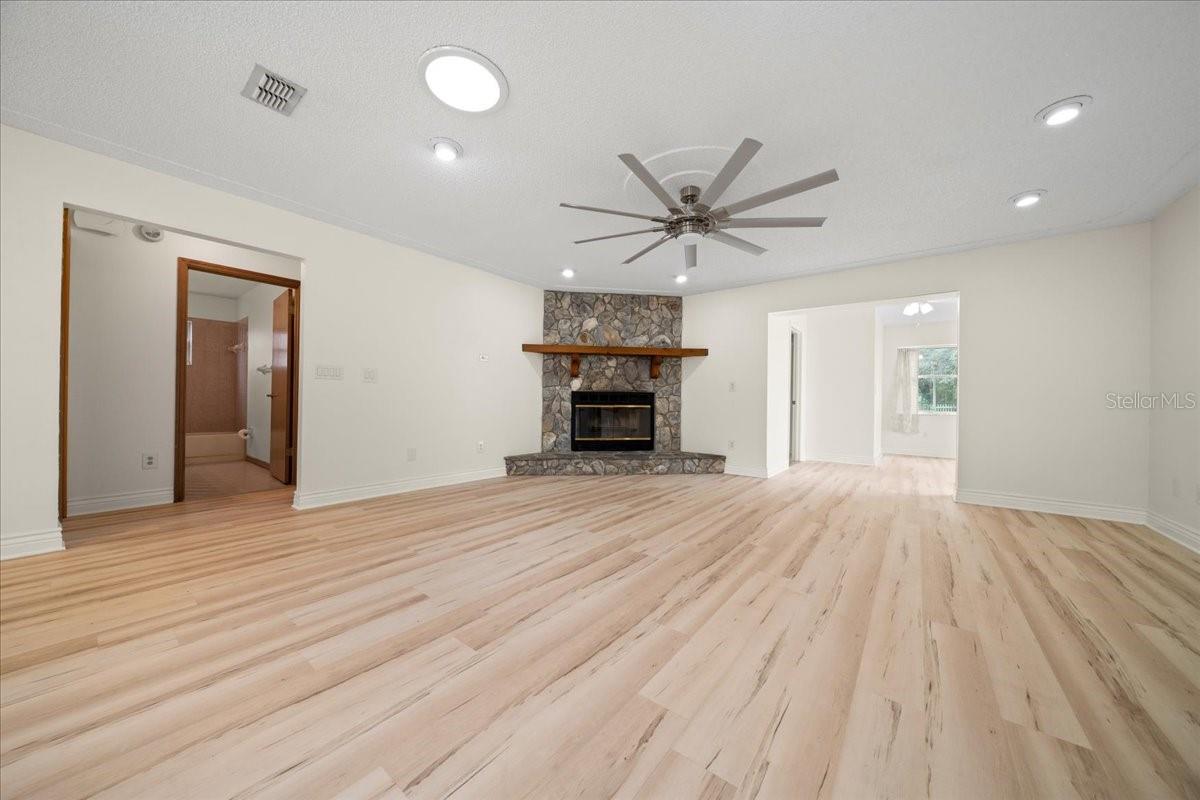 Image 8 of 39 For 17469 35th Avenue Road