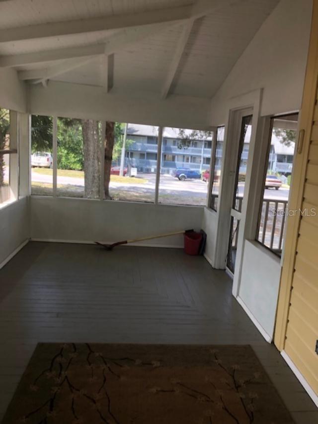 Listing photo id 15 for 20795 River Drive